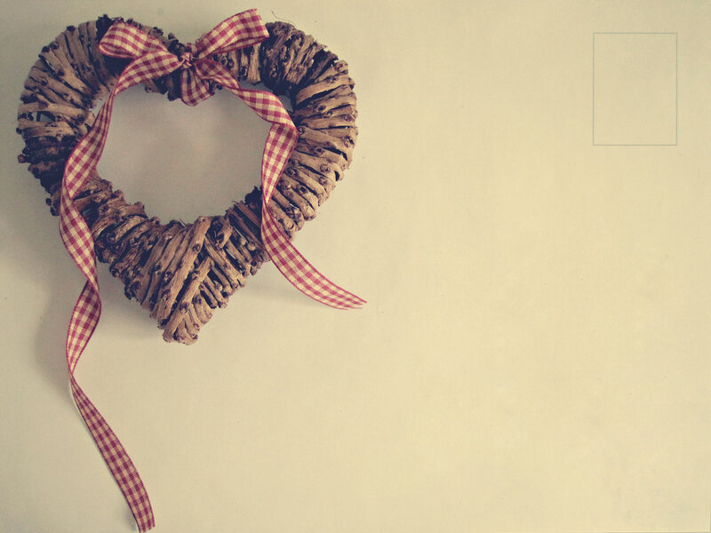 Heart-shaped Wreath — Brown, Calm