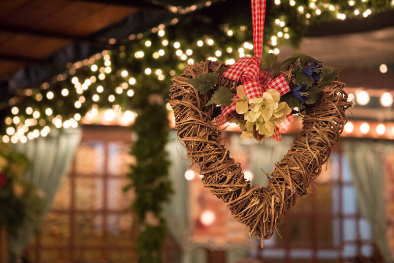 Heart-shaped Wreath — Brown, Festive