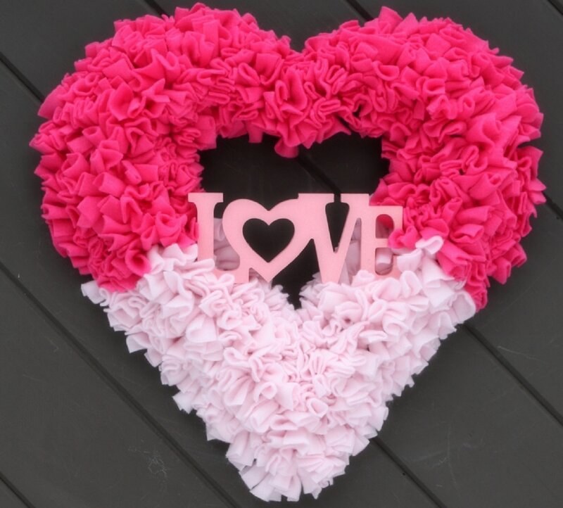 Heart-shaped Wreath — Pink, Romantic