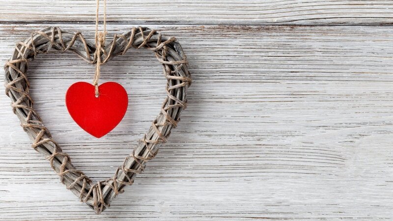 Heart-shaped Wreath — White