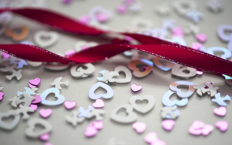 Hearts and ribbon confetti
