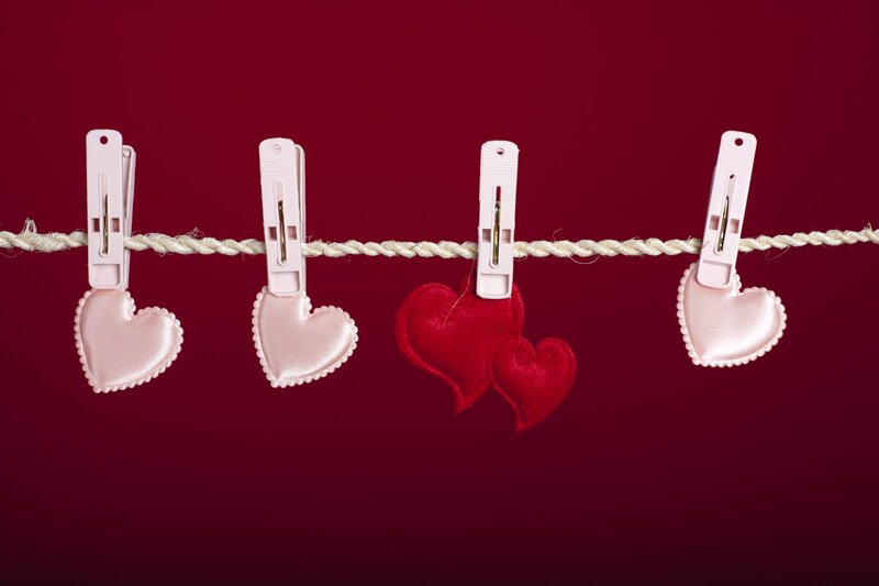 Hearts on Clothesline — Red, Romantic