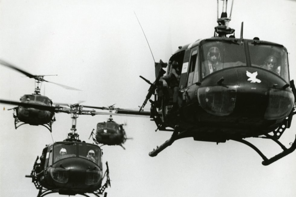 Helicopter formation in flight