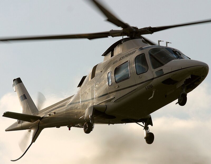 Helicopter in Flight — Gray, Dynamic