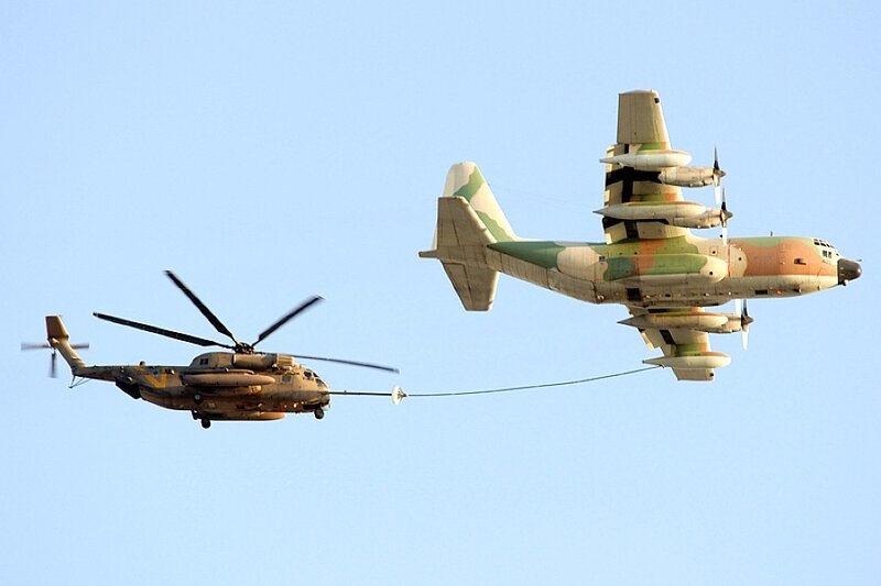 Helicopter refueling in flight