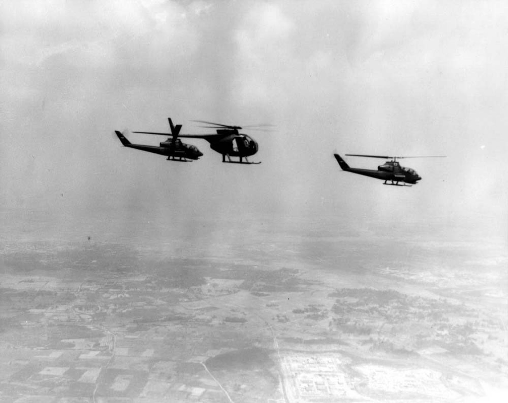 Helicopters in formation flight