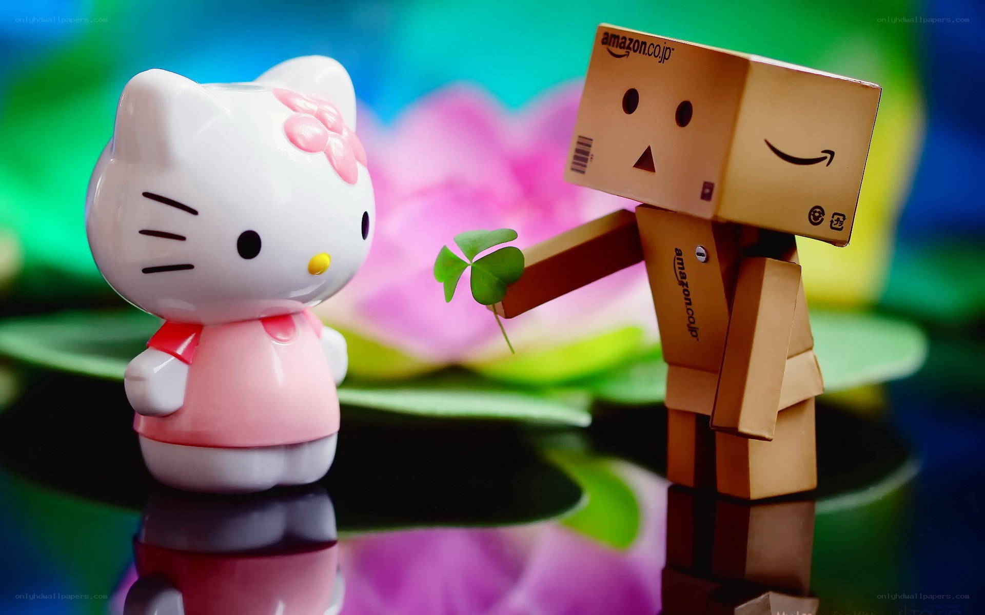 Hello Kitty and Danbo with clover
