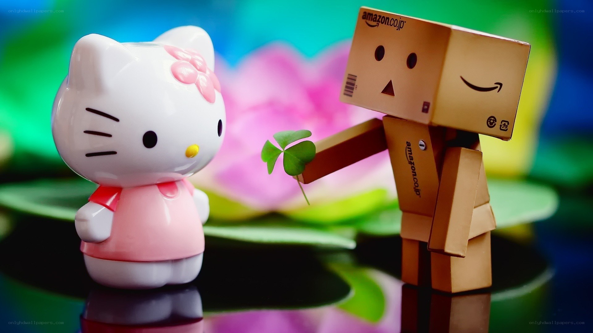 Hello Kitty and Danbo with clover