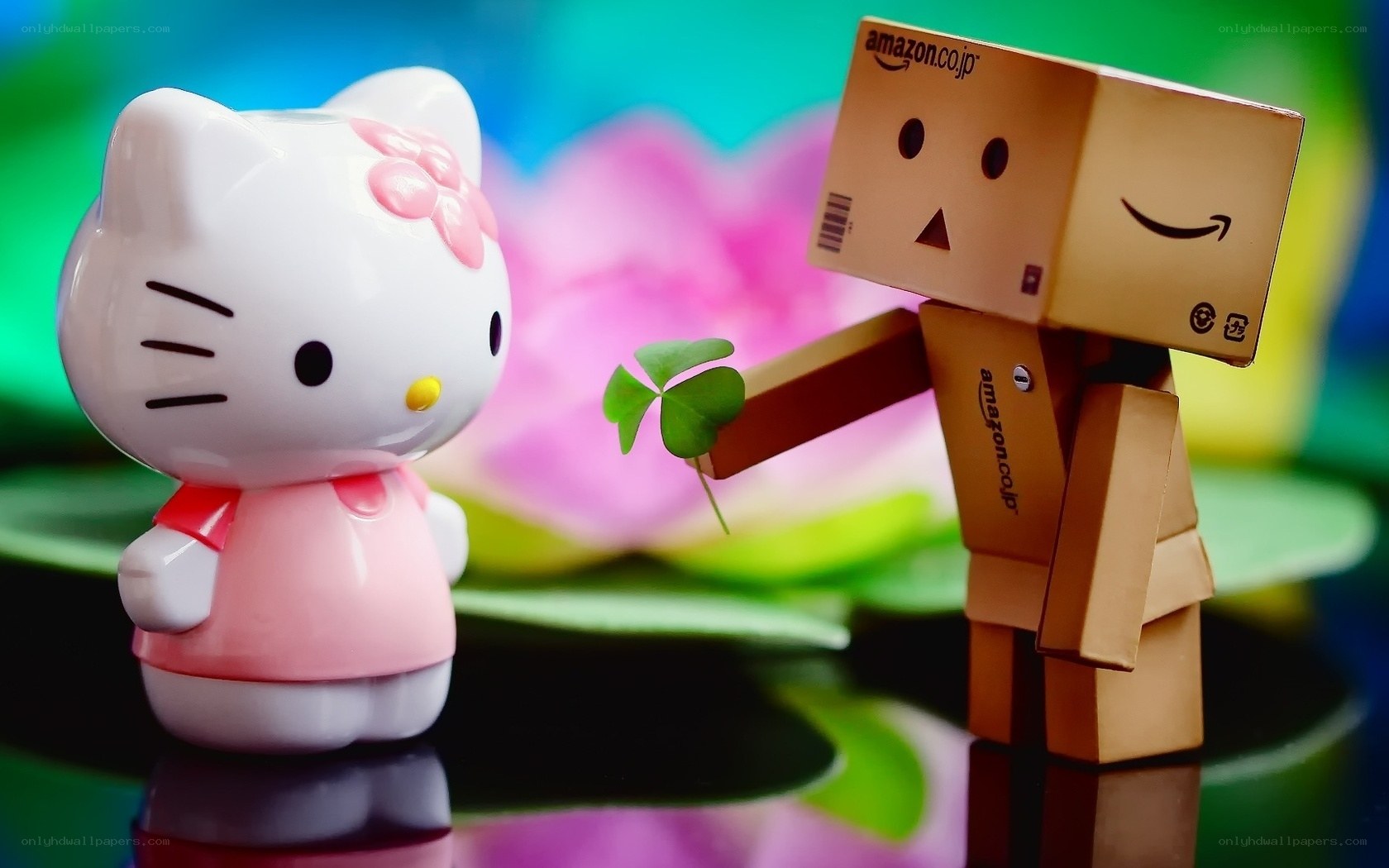 Hello Kitty and Danbo with clover
