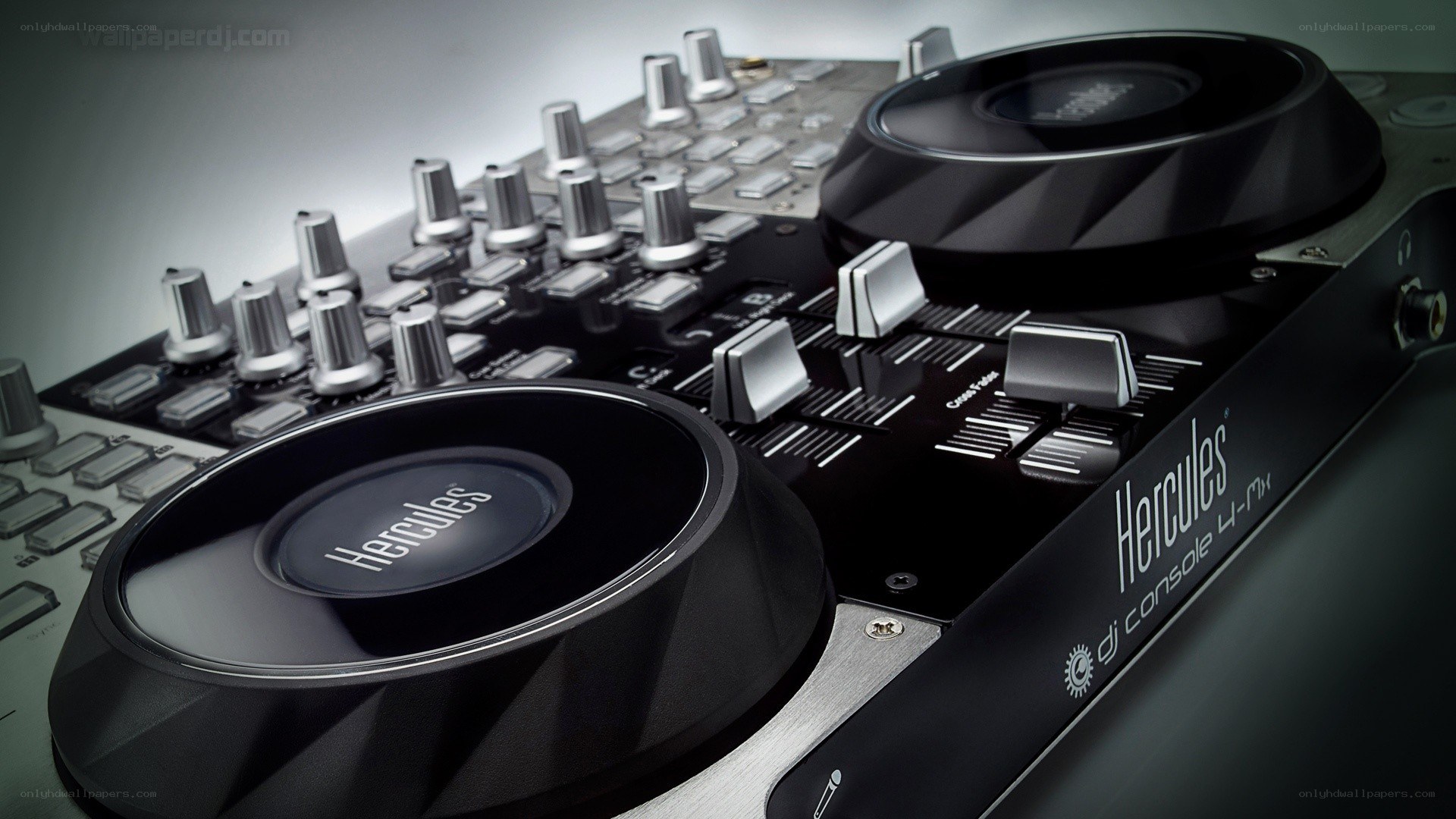 Hercules DJ console