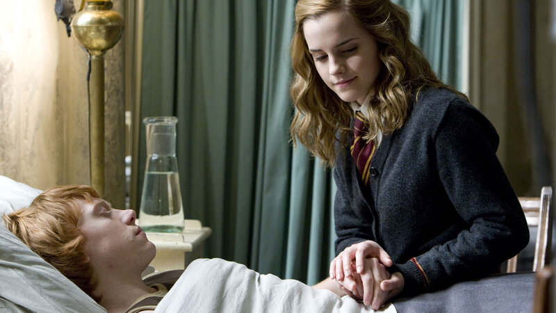Hermione visiting Ron in hospital
