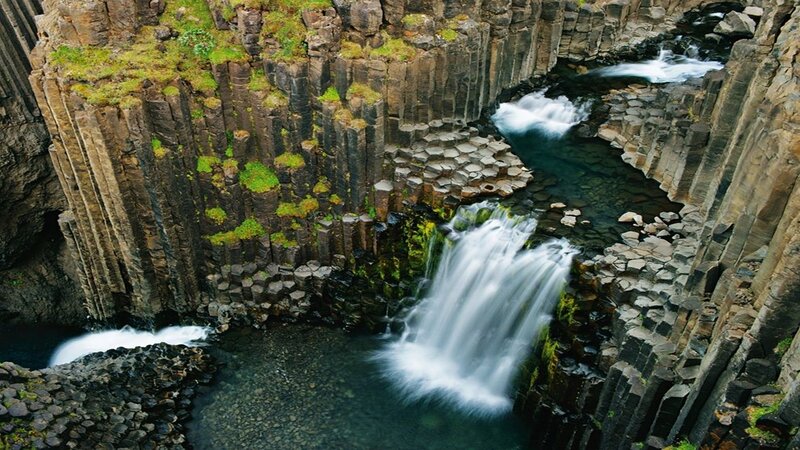 Hexagonal Basalt Columns — Green, Natural