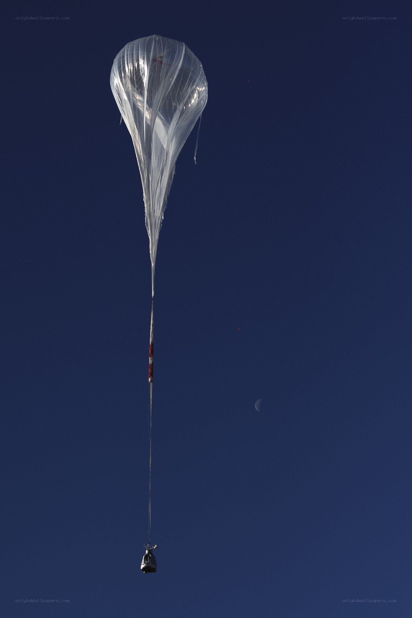 High-altitude balloon with payload