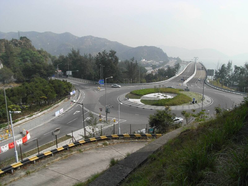 Highway interchange with roundabout