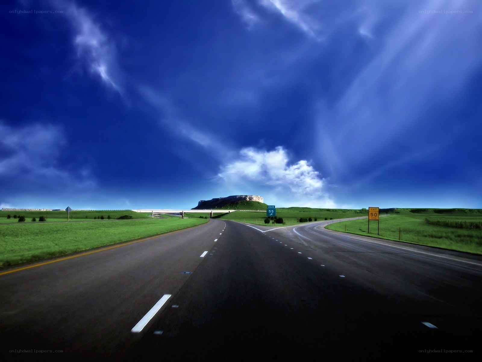Highway leading to Mount Rushmore