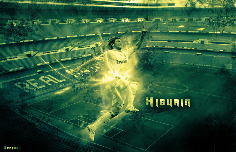 Higuain celebrating in stadium