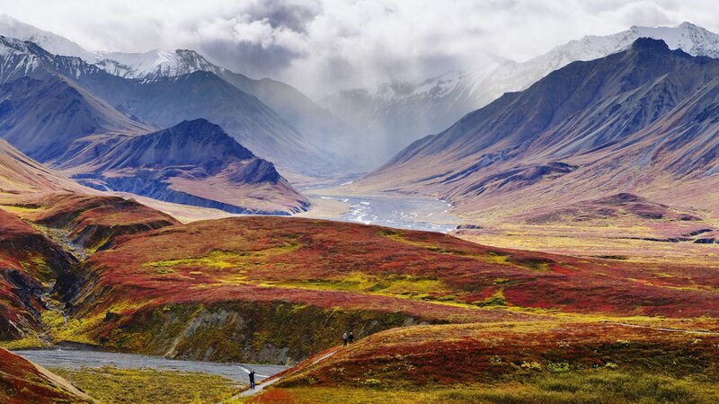 Hikers in Mountain Valley — Red, Dramatic, Autumn