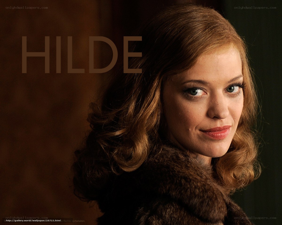 Hilde portrait with fur coat
