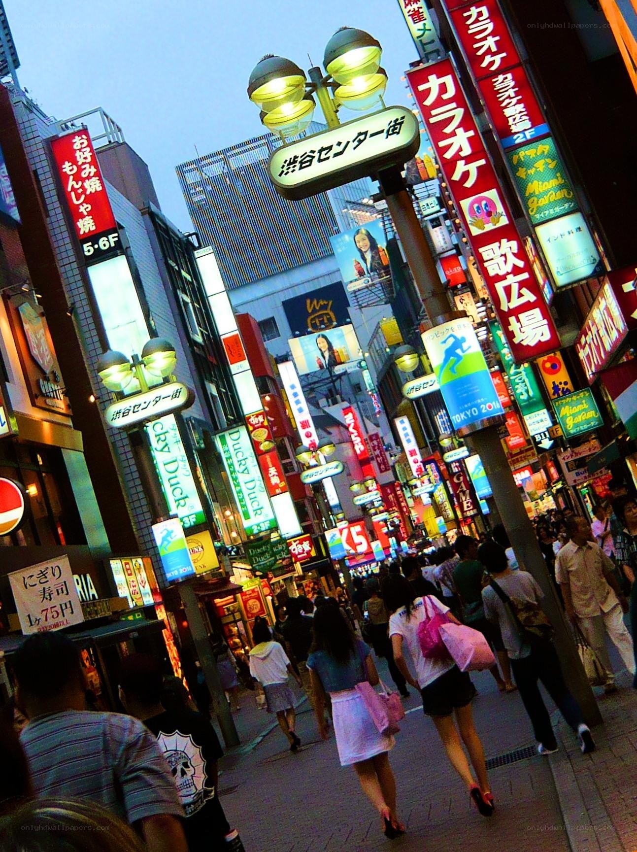 Hiroko Center Street at dusk