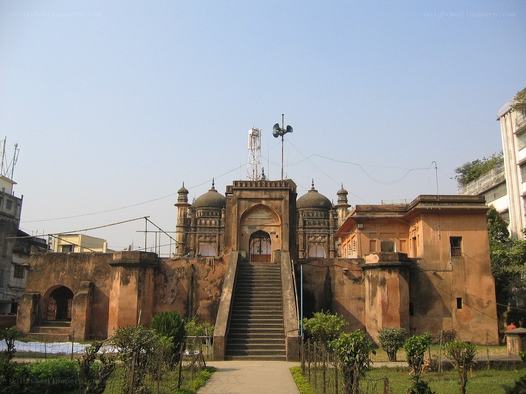 historic mosque in kolkata