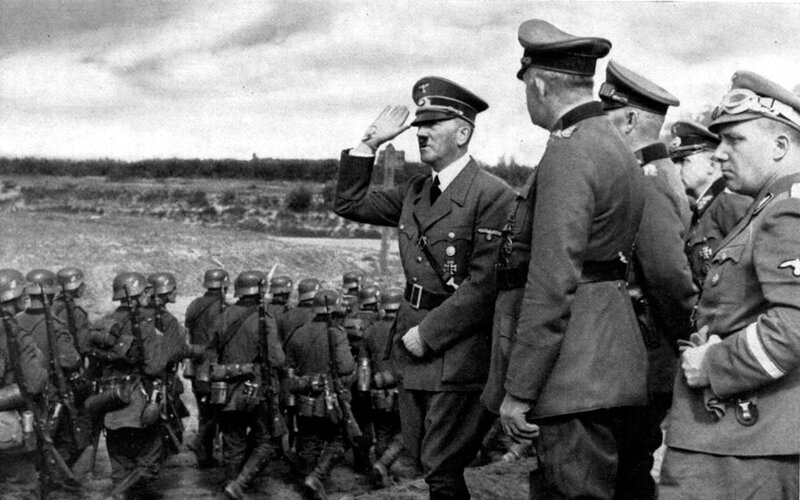 Hitler saluting soldiers
