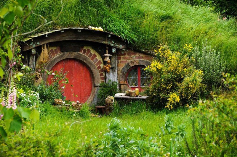 Hobbit House in Garden — Green, Serene, Spring