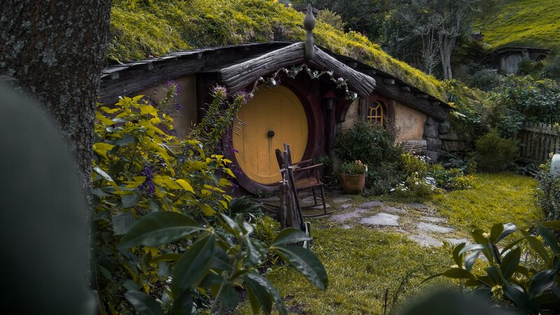 Hobbit House with Round Door — Green