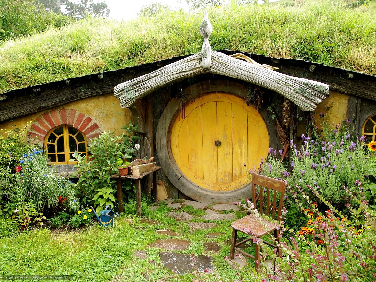 Hobbit house with round door