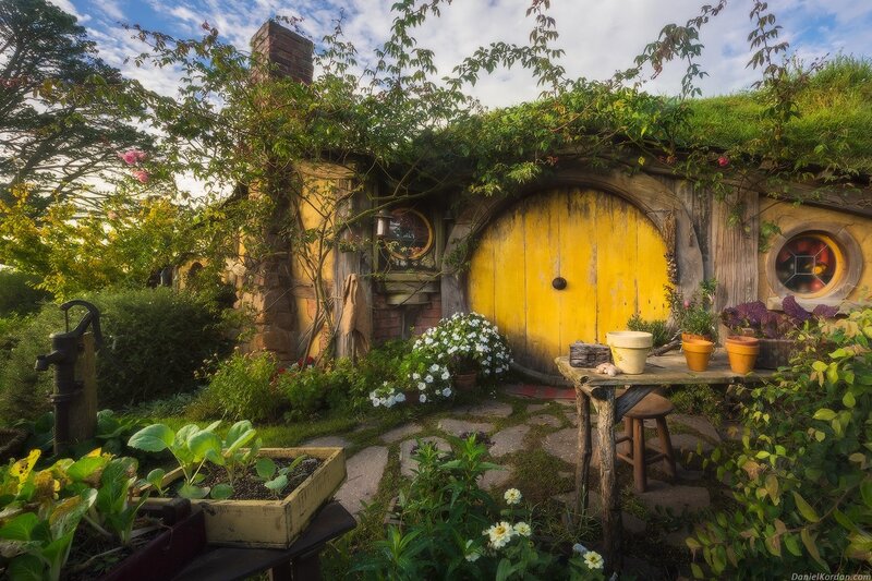Hobbit-style House — Yellow