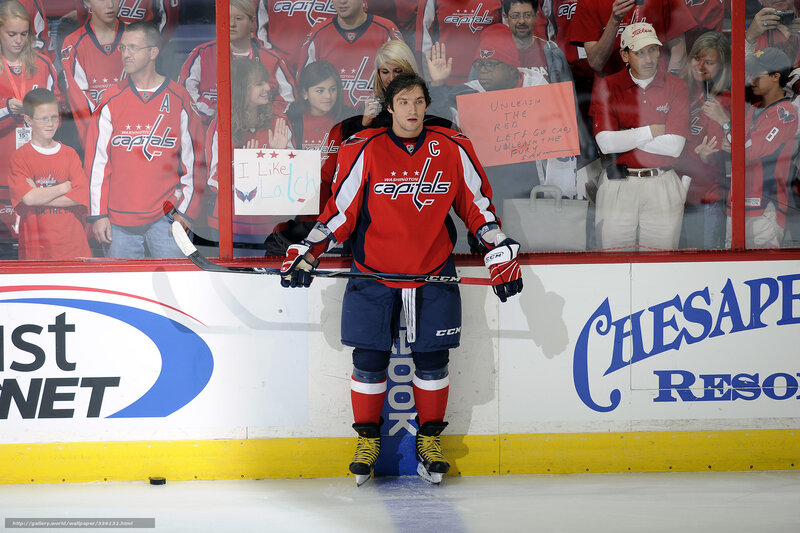 Hockey Player on Ice — Red, Intense