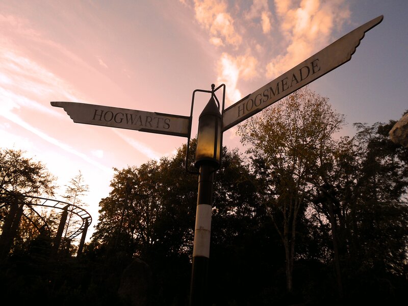 Hogwarts and Hogsmeade signpost
