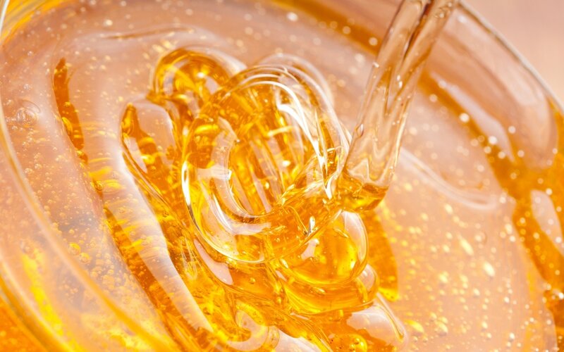 honey being poured