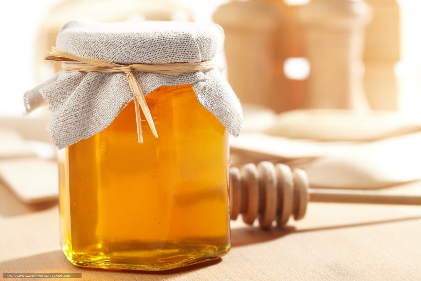 honey jar with dipper