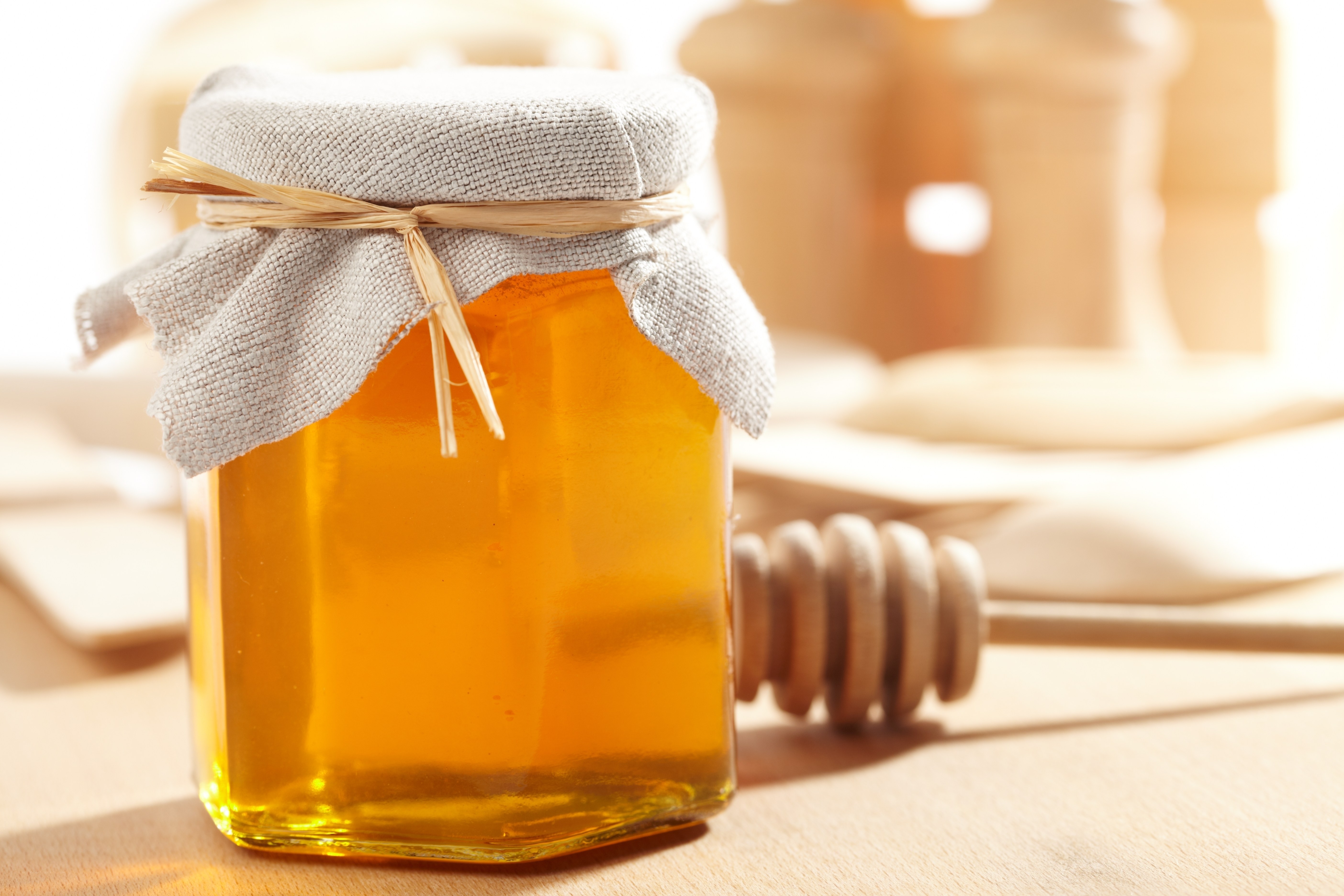 honey jar with dipper