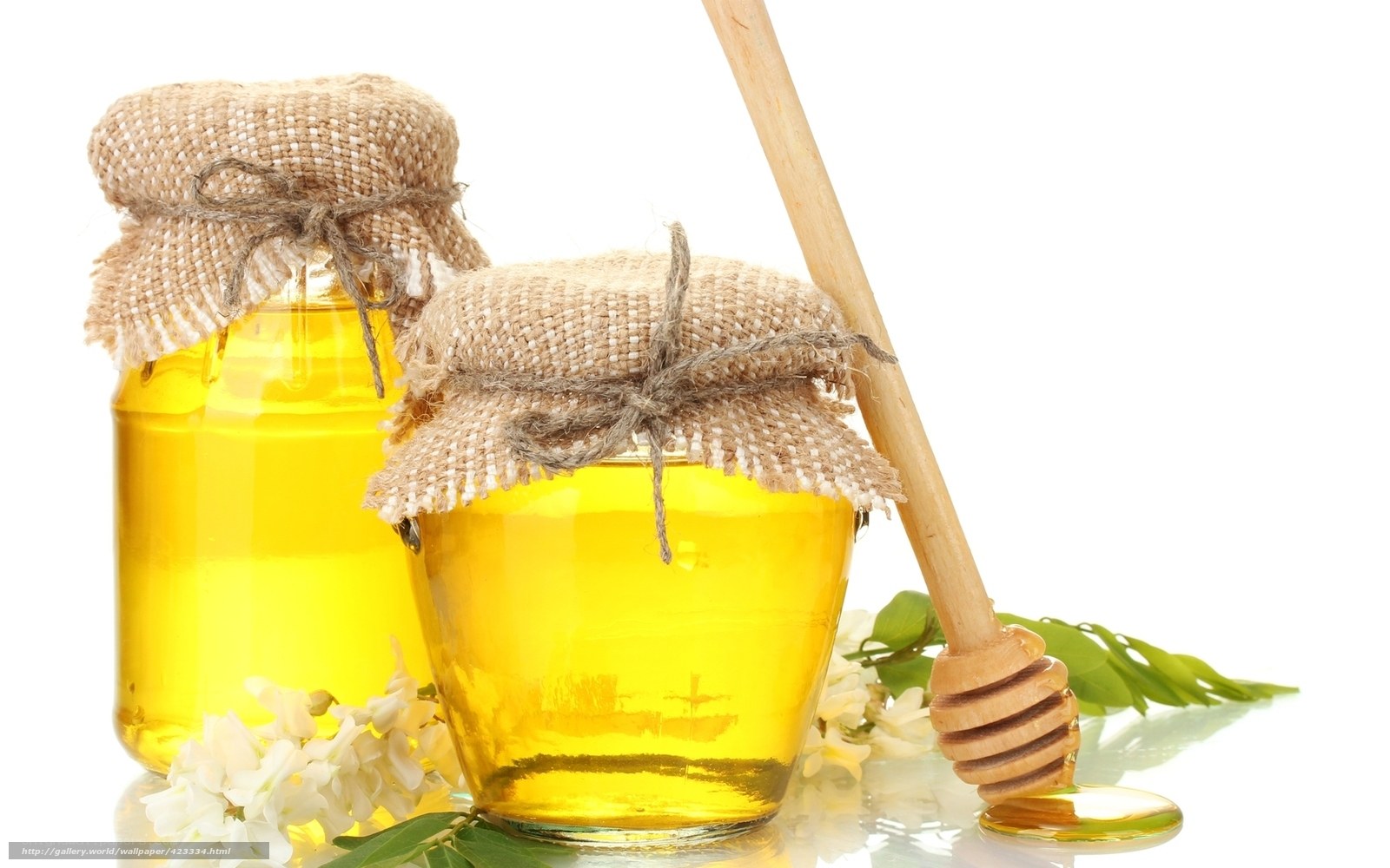 Honey jars with dipper and flowers