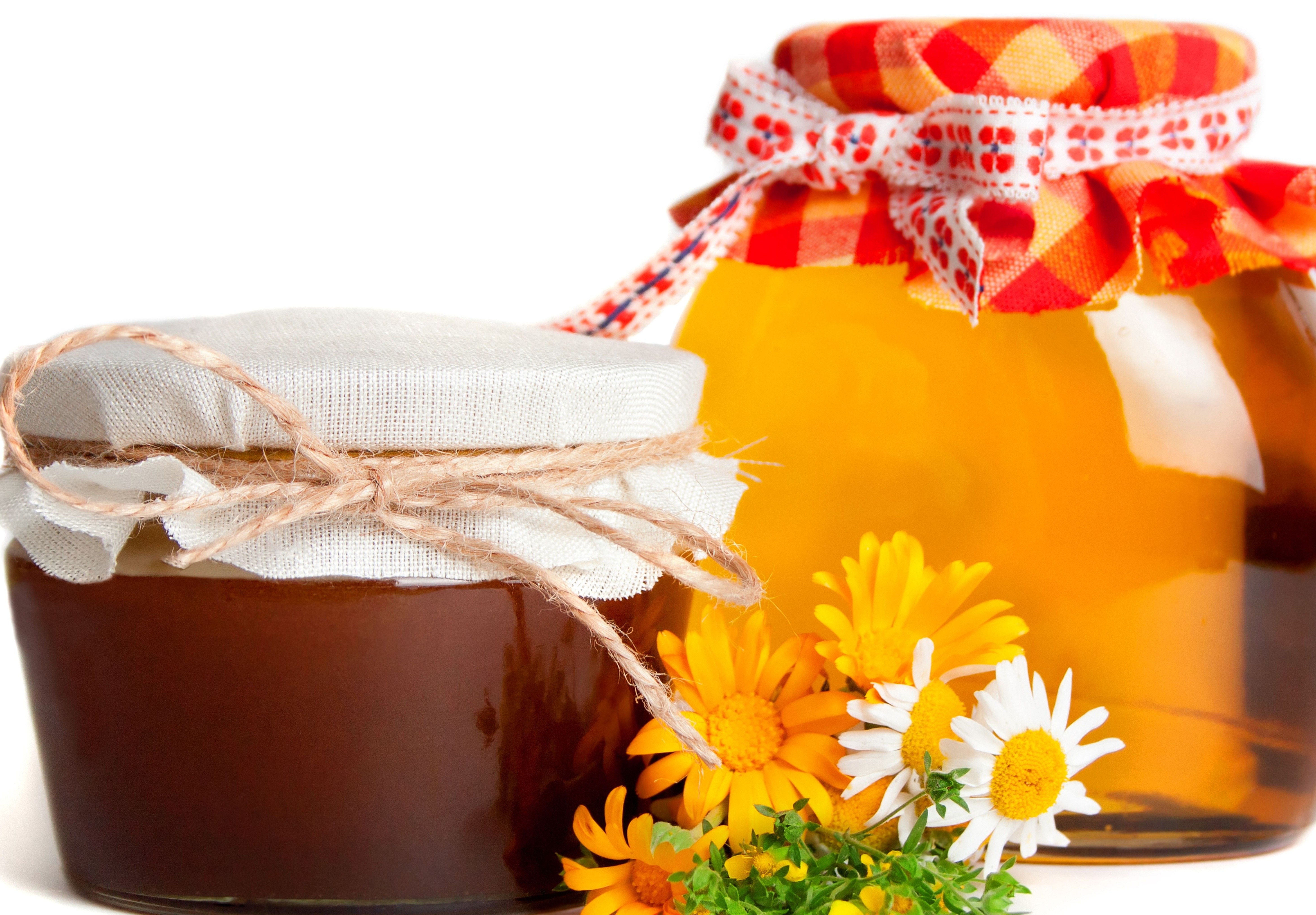 Honey jars with flowers