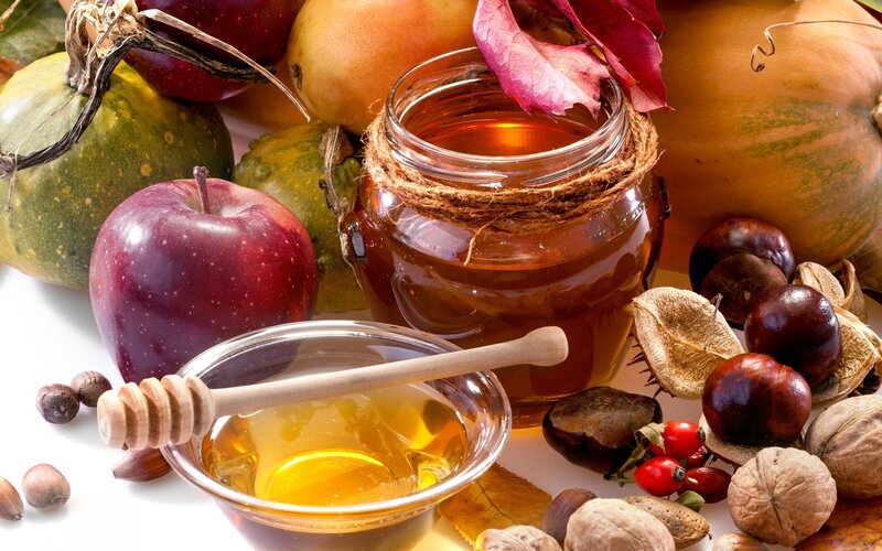 Honey with Autumn Fruits