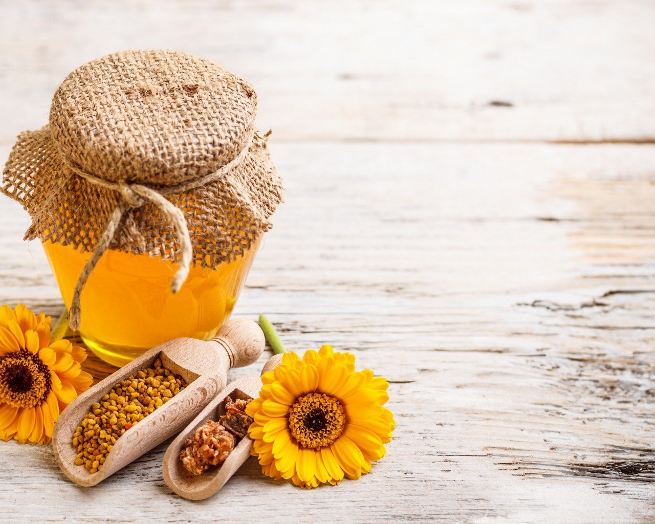 honey with flowers and pollen