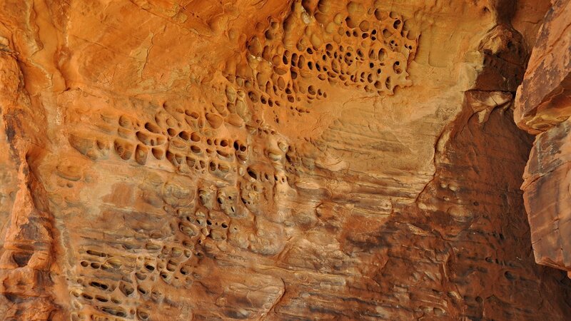 Honeycomb rock formations