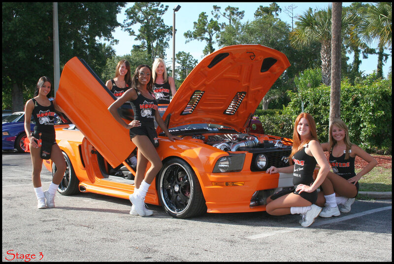 Hooters models with orange car