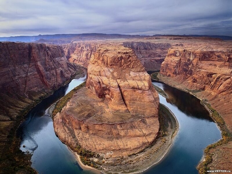 Horseshoe Bend Canyon — Brown, Dramatic