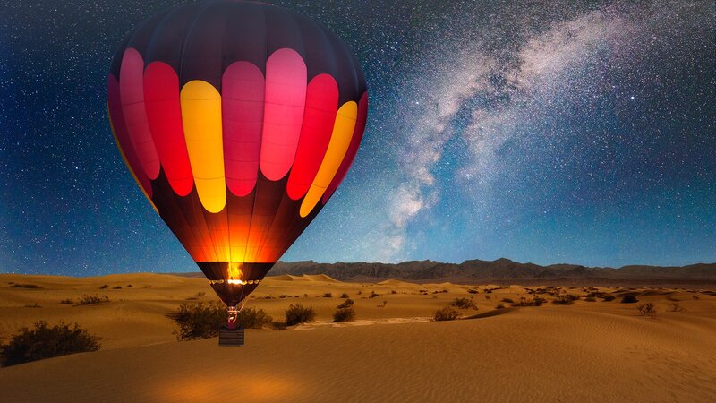 Hot Air Balloon in Desert — Black