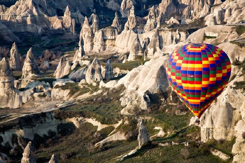 Hot Air Balloon over Rocks — Red