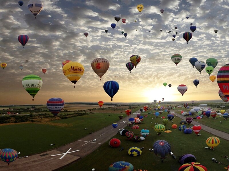 Hot Air Balloons in Sky — Yellow, Serene