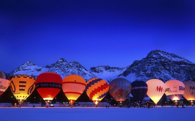 Hot Air Balloons in Snow — Blue