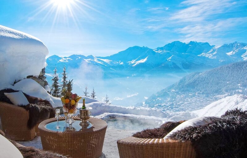 Hot Tub with Mountain View — Blue
