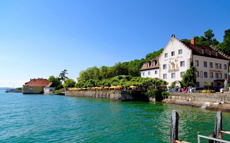 Hotel am See on a sunny day