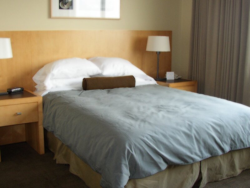 hotel room with bed and lamps
