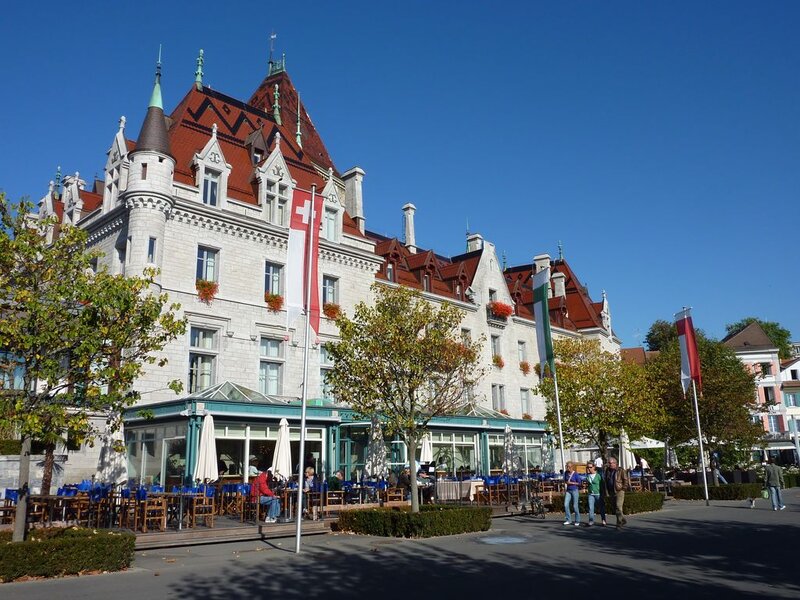 Hotel with Outdoor Seating