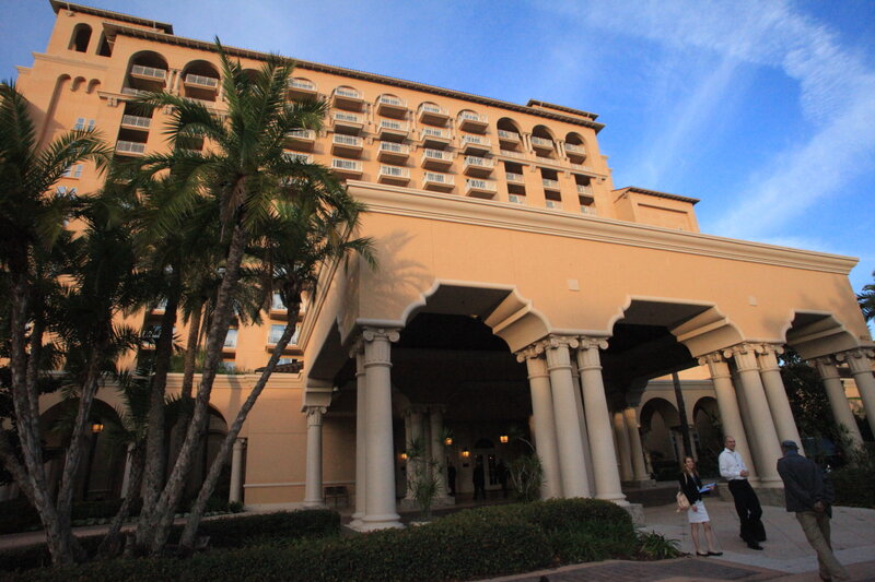Hotel with Palm Trees — Beige